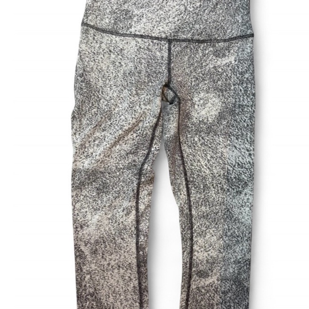 Lululemon Wunder Under Pants (Hi-Rise) in Luon Spray Jacquard White Black.